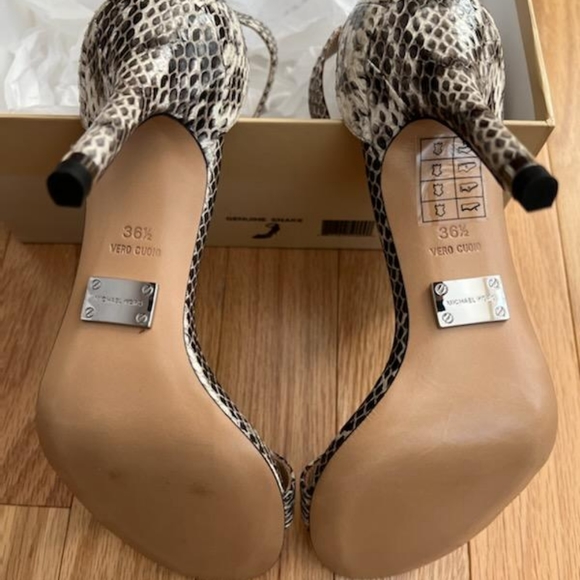 NIB!!🎉HP🥳Michael Kors Collection Natasia Strappy High Heels - Picture 7 of 12